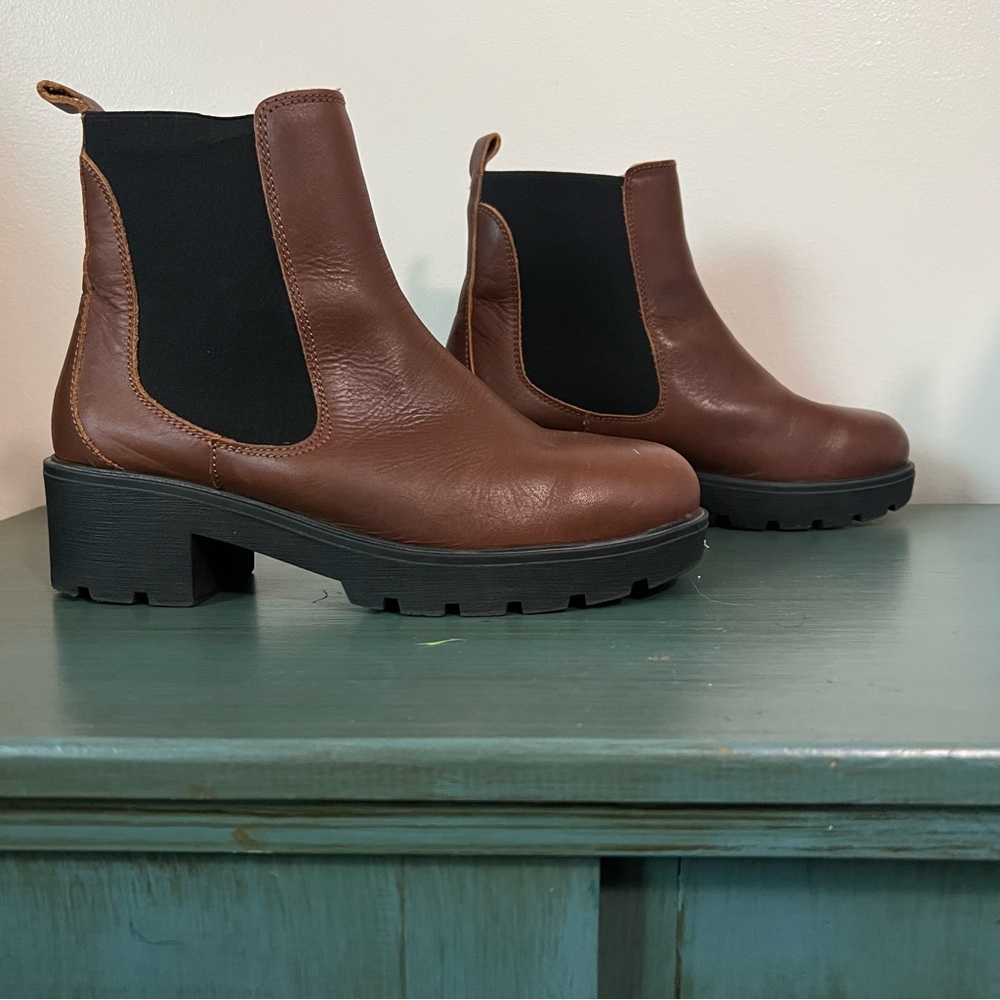 Enza Tesati Women’s Leather Chelsea Brown Ankle Booties